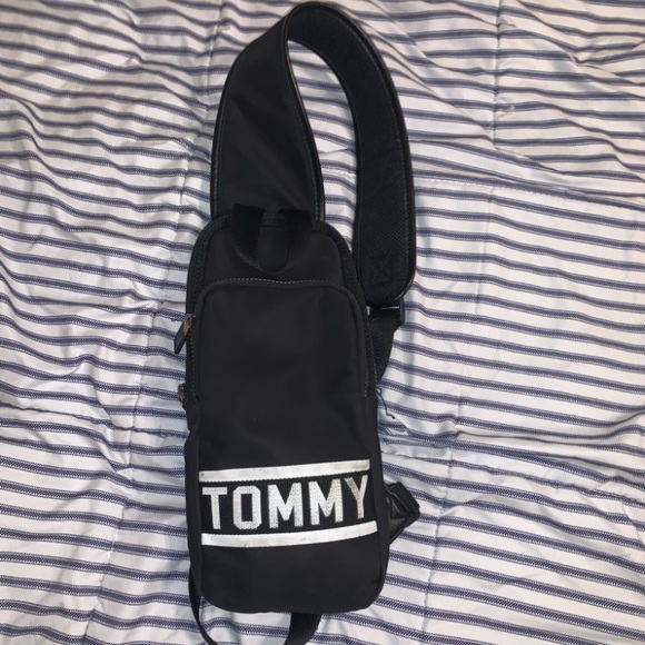 Tommy Hilfiger Messanger Bag - Picture 1 of 3